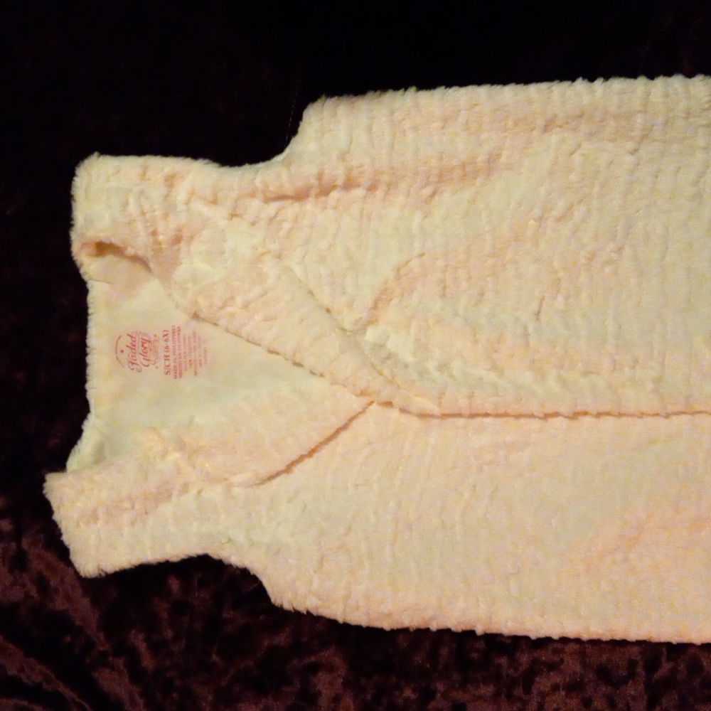 Adorable creme vest